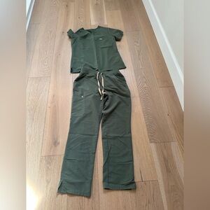 Women’s figs scrub set